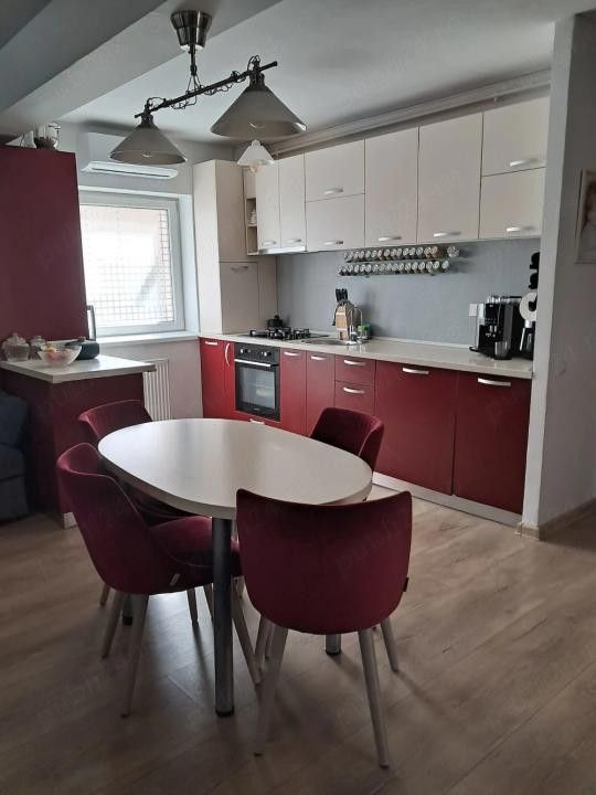 Apartament cu 3 camere, 57 mp, etaj intermediar, zona Razoare