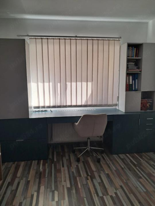 Apartament cu 3 camere, 57 mp, etaj intermediar, zona Razoare