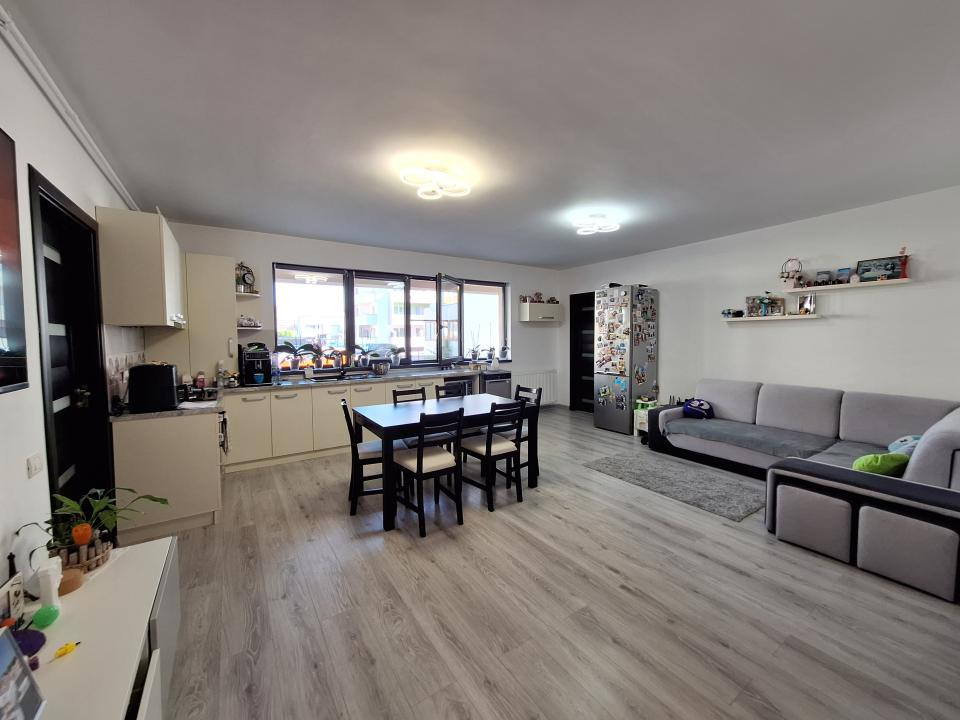 Apartament cu 3 camere, 70 mp, zona Eroilor