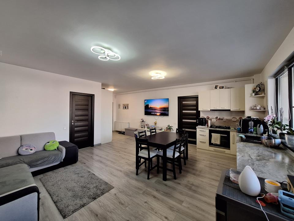Apartament cu 3 camere, 70 mp, zona Eroilor