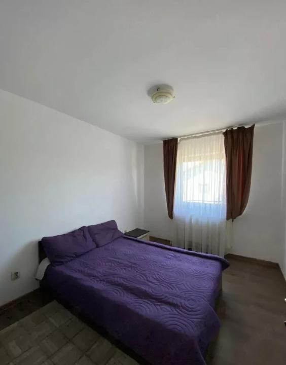 Apartament de inchiriat 3 camere si parcare, zona centrala!