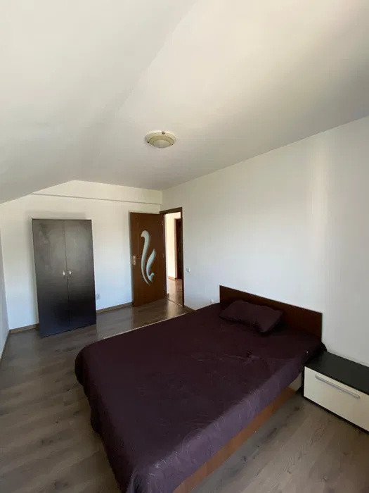 Apartament de inchiriat 3 camere si parcare, zona centrala!