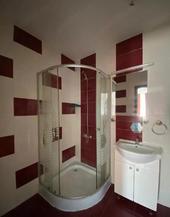 Apartament de inchiriat 3 camere si parcare, zona centrala!