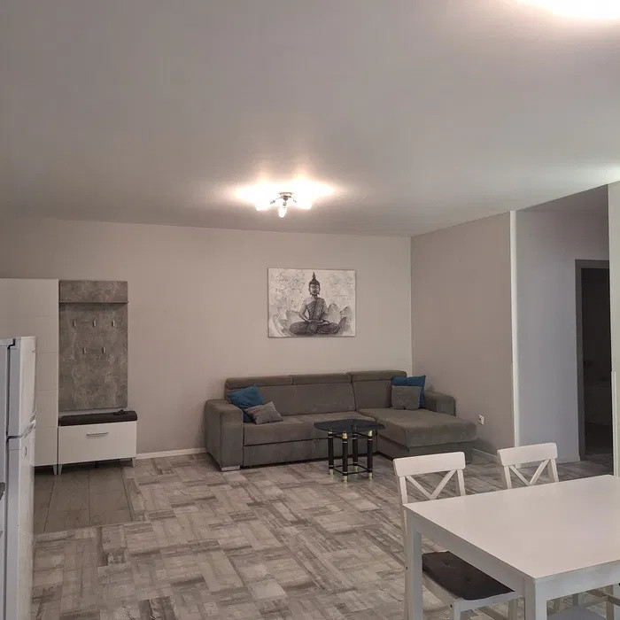 Apartament cu 2 camere, etajul 1, balcon, zona Terra