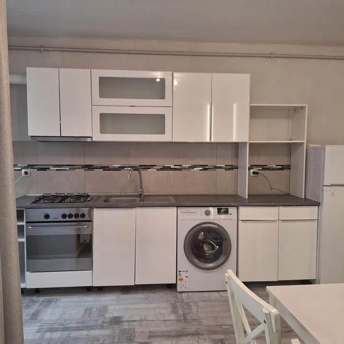 Apartament cu 2 camere, etajul 1, balcon, zona Terra