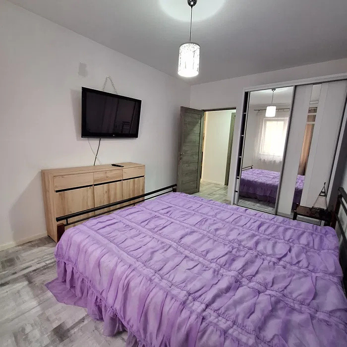 Apartament cu 2 camere, etajul 1, balcon, zona Terra