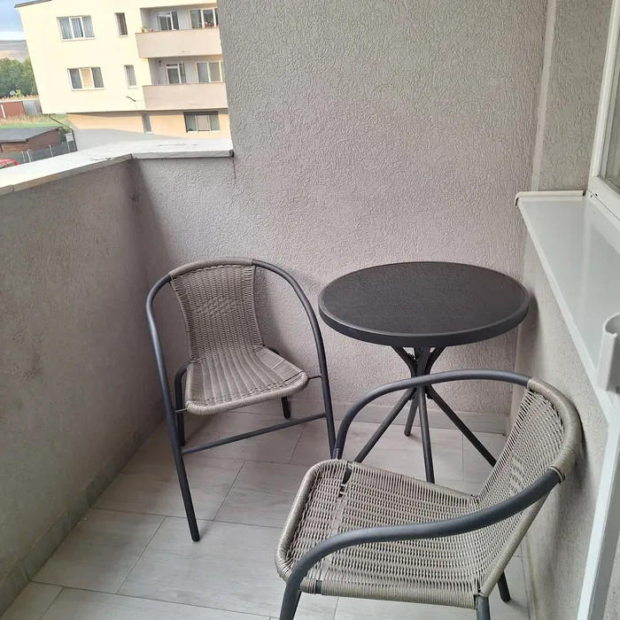 Apartament cu 2 camere, etajul 1, balcon, zona Terra