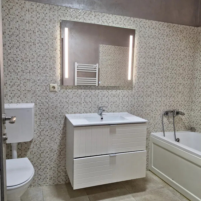 Apartament cu 2 camere, etajul 1, balcon, zona Terra