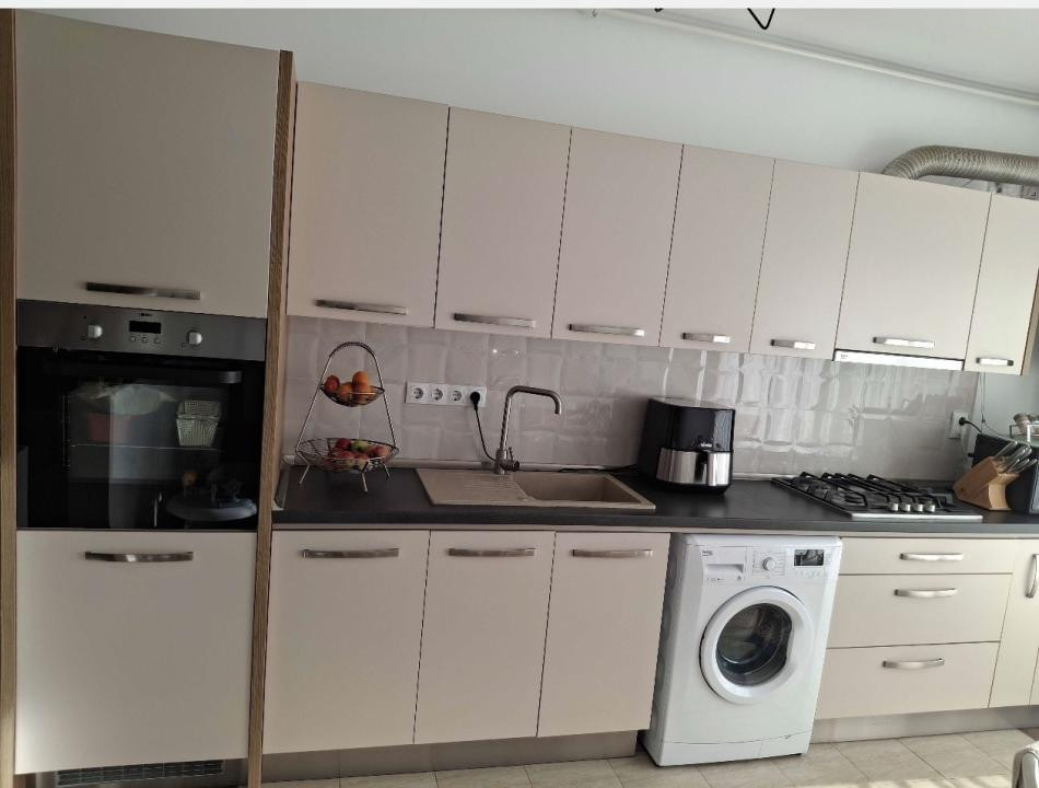 Apartament de 2 camere ultra lux, 57 mp , etaj intermediar, zona Metro