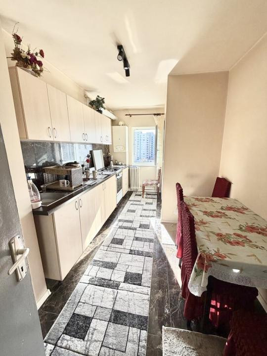 Apartament cu 4 camere,2bai,etaj intermediar,Manastur zona Piața Flora