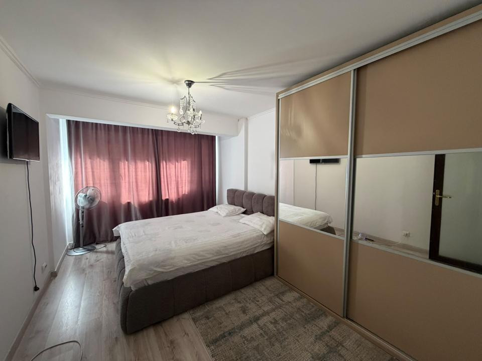 Apartament de vanzare 3 camere zona Lidl Strada Eroilor!