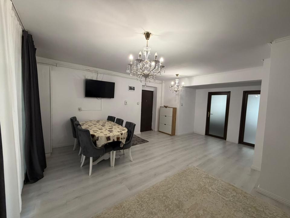 Apartament de vanzare 3 camere zona Lidl Strada Eroilor!