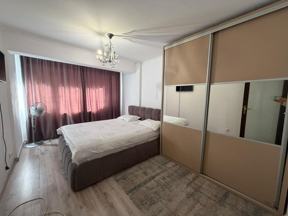 Apartament de vanzare 3 camere zona Lidl Strada Eroilor!