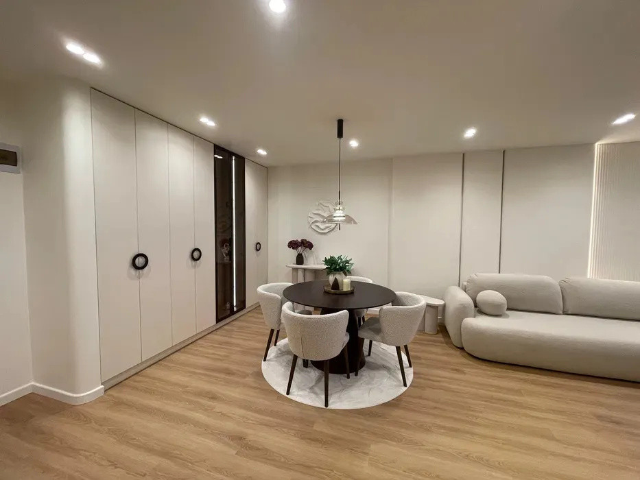Apartament deosebit cu 2 camere, finisat si utilat LUX, zona BMW!