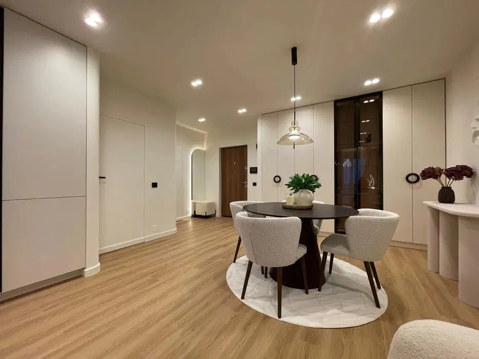 Apartament deosebit cu 2 camere, finisat si utilat LUX, zona BMW!