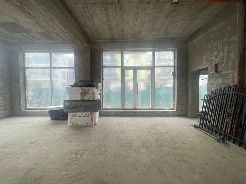 Spatiu comercial de inchiriat  100 mp cu vitrina stradala!