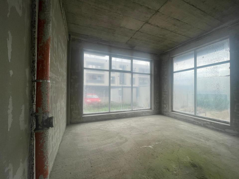 Spatiu comercial de inchiriat  100 mp cu vitrina stradala!