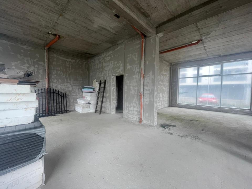 Spatiu comercial de inchiriat  100 mp cu vitrina stradala!