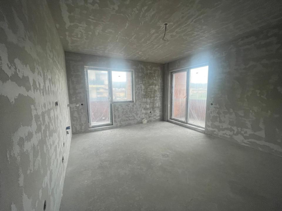 Spatiu comercial de inchiriat  100 mp cu vitrina stradala!
