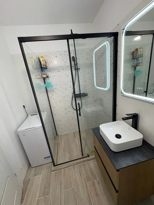 Apartament cu 2 camere, 55,5 mp, parcare, zona Eroilor (blocurile albe)