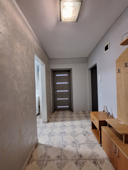 Apartament cu 2 camere, decomandat, parcare, zona Eroilor