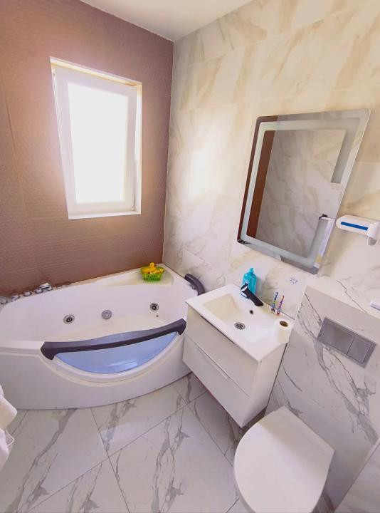 Apartament de vanzare 3 camere, 2 bai, parcare subterana, zona centrala!
