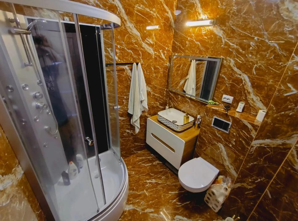Apartament de vanzare 3 camere, 2 bai, parcare subterana, zona centrala!