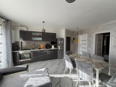 Apartament de vanzare 3 camere, 2 bai, parcare subterana, zona centrala!