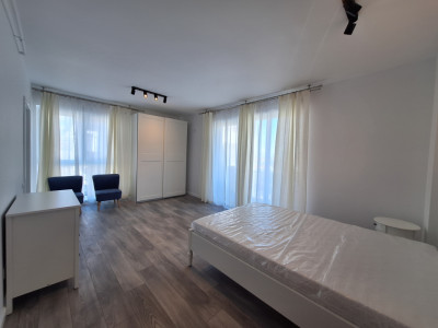 Apartament spatios cu o camera, 38 mp, balcon, zona Teilor