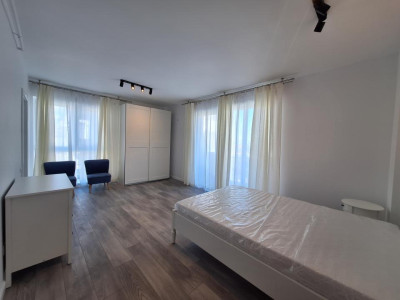 Apartament spatios cu o camera, 38 mp, balcon, zona Teilor