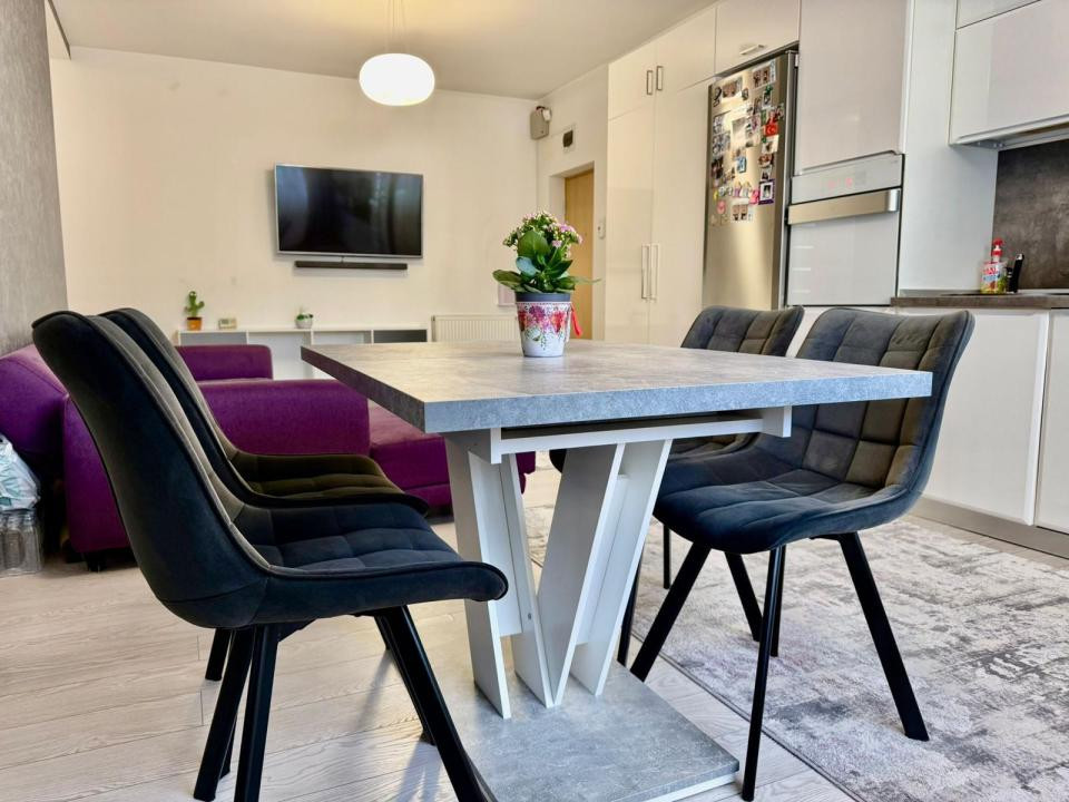 Apartament cu 3 camere , etaj 1 , parcare , zona Stadionului 
