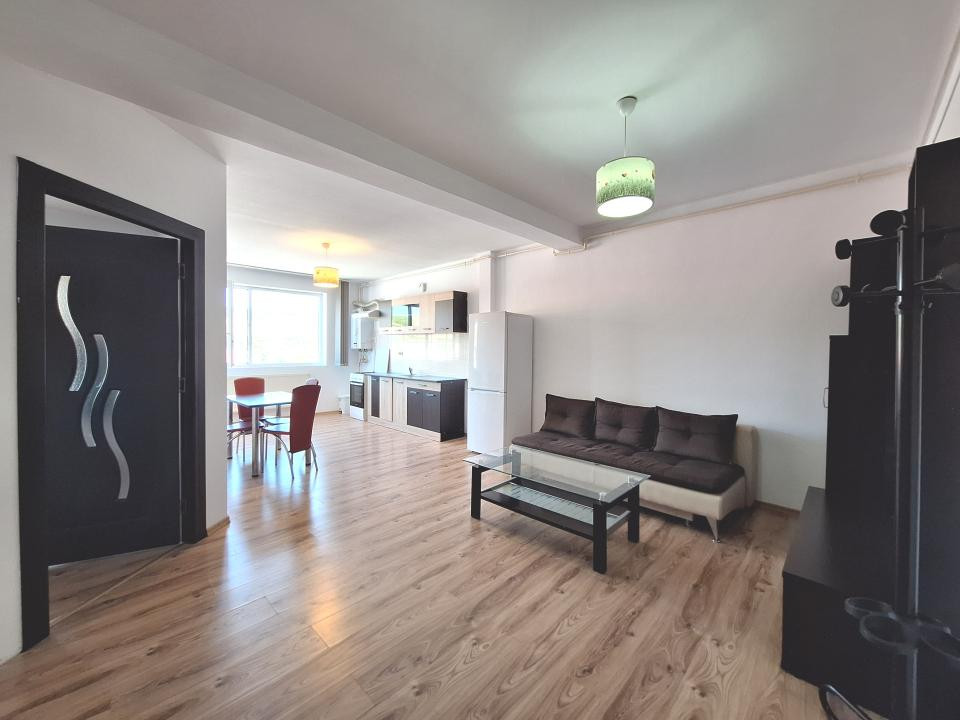 Apartament cu 2 camere, 58 mp, balcon, zona Stadionului
