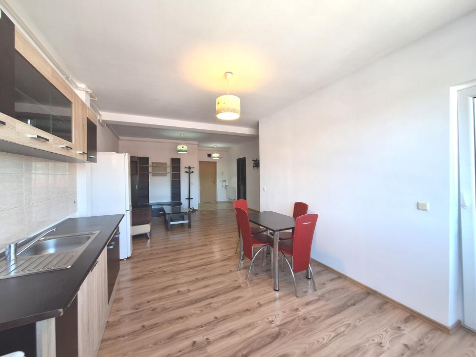 Apartament cu 2 camere, 58 mp, balcon, zona Stadionului
