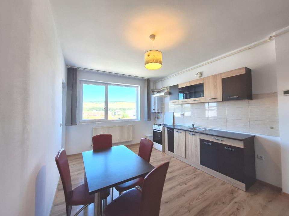 Apartament cu 2 camere, 58 mp, balcon, zona Stadionului