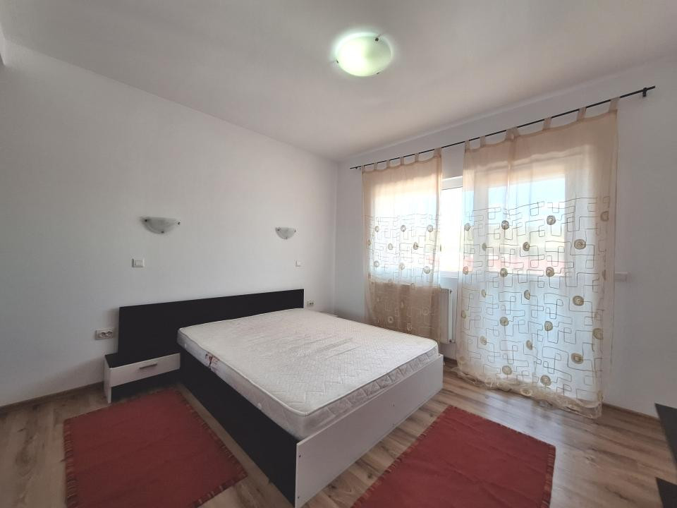 Apartament cu 2 camere, 58 mp, balcon, zona Stadionului
