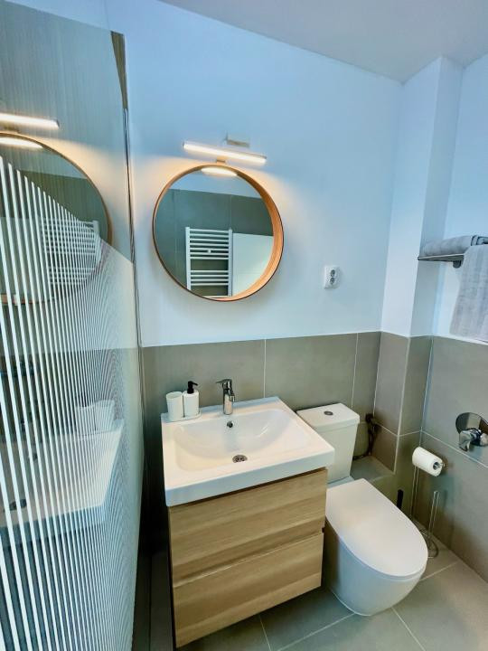 Apartament modern cu 2 camere,parcare inclusa,strada Avram Iancu 