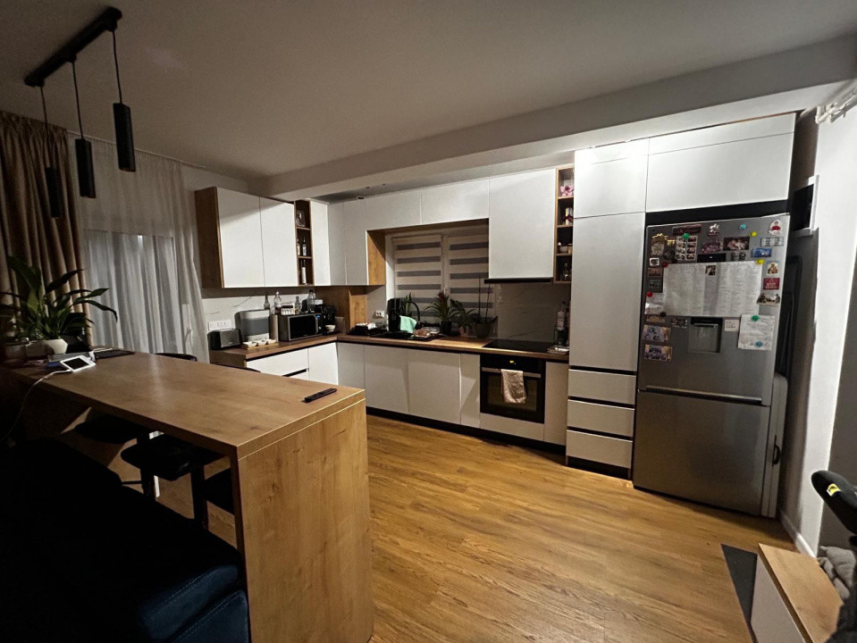 Apartament de vanzare 3 camere ,2 bai, 1 parcare in zona Cetatii!