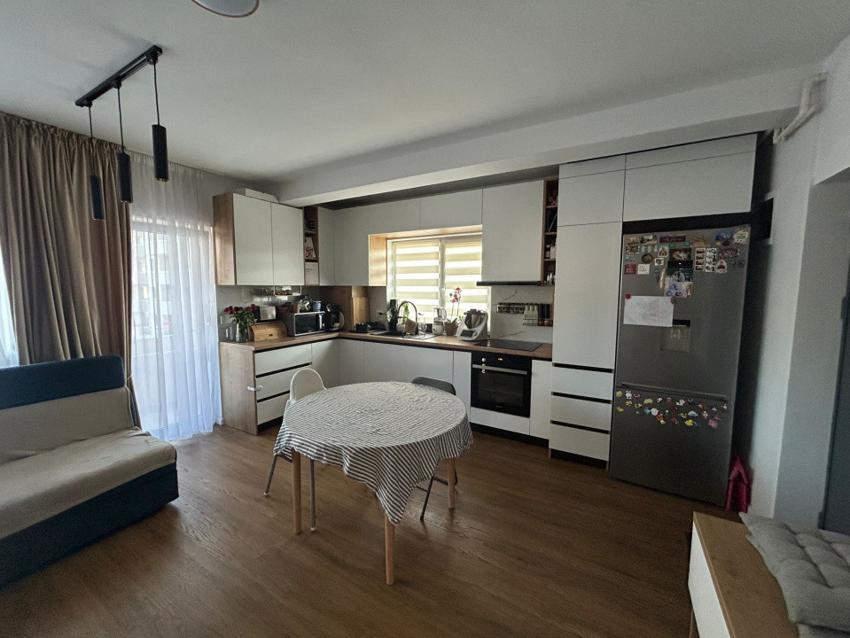 Apartament de vanzare 3 camere ,2 bai, 1 parcare in zona Cetatii!