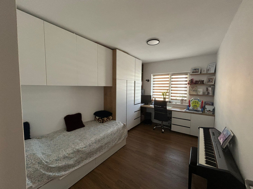 Apartament de vanzare 3 camere ,2 bai, 1 parcare in zona Cetatii!