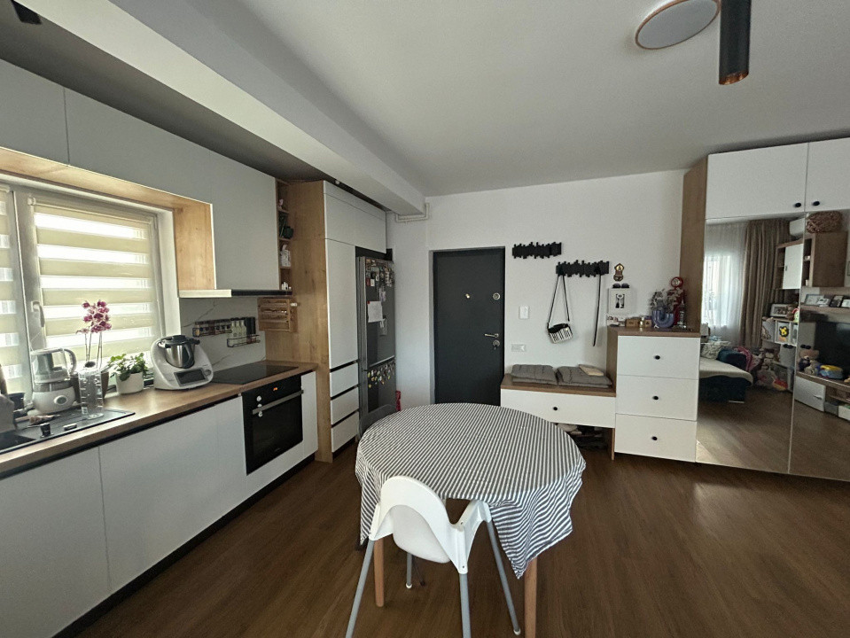 Apartament de vanzare 3 camere ,2 bai, 1 parcare in zona Cetatii!