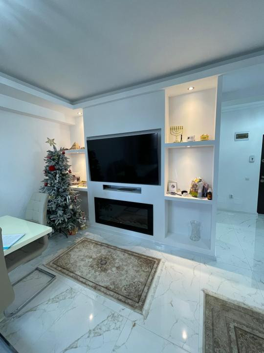 Apartament modern, 3 camere, 2 bai, parcare subterana in zona Terra!