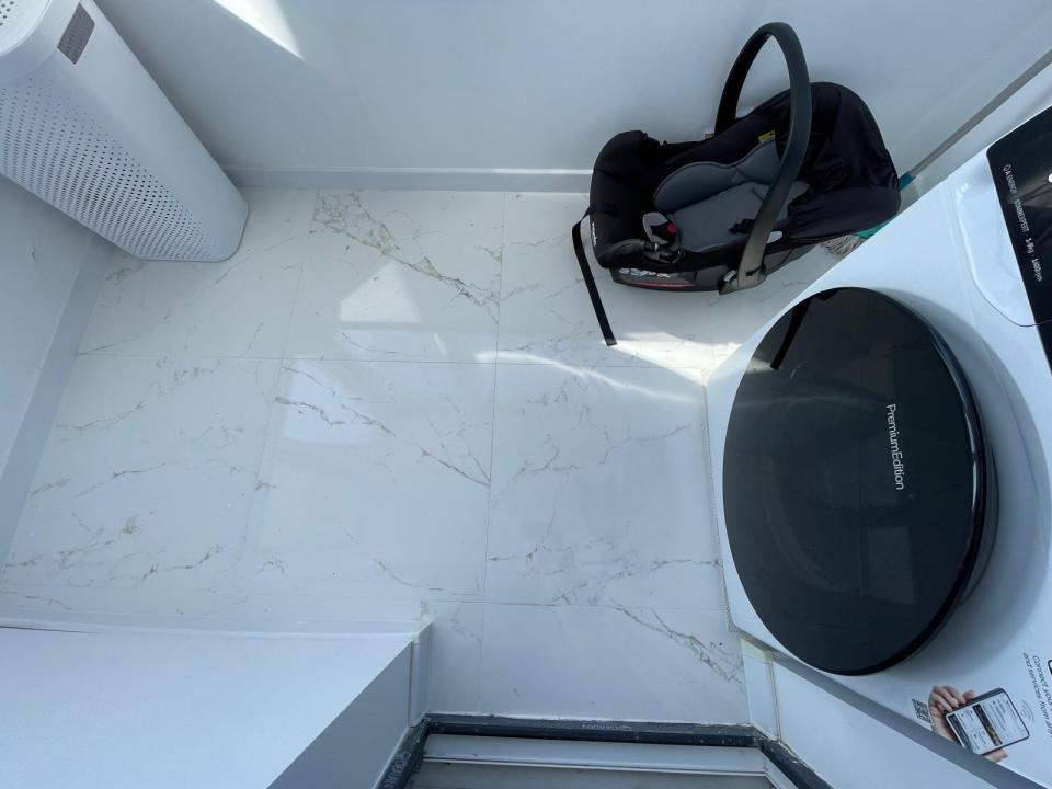 Apartament modern, 3 camere, 2 bai, parcare subterana in zona Terra!