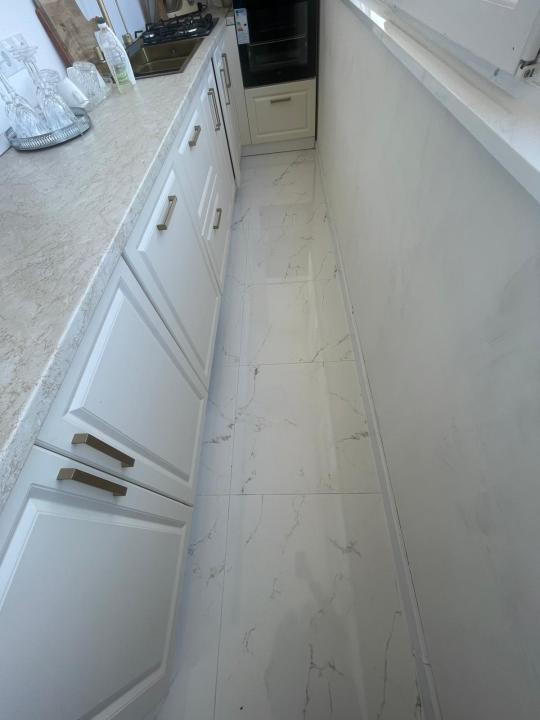 Apartament modern, 3 camere, 2 bai, parcare subterana in zona Terra!