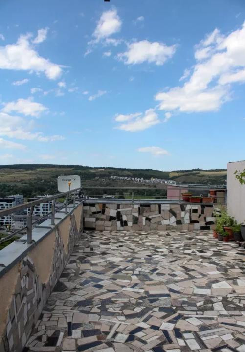Apartament de vânzare 2 camere si terasa de 50 mp zona VIVO!