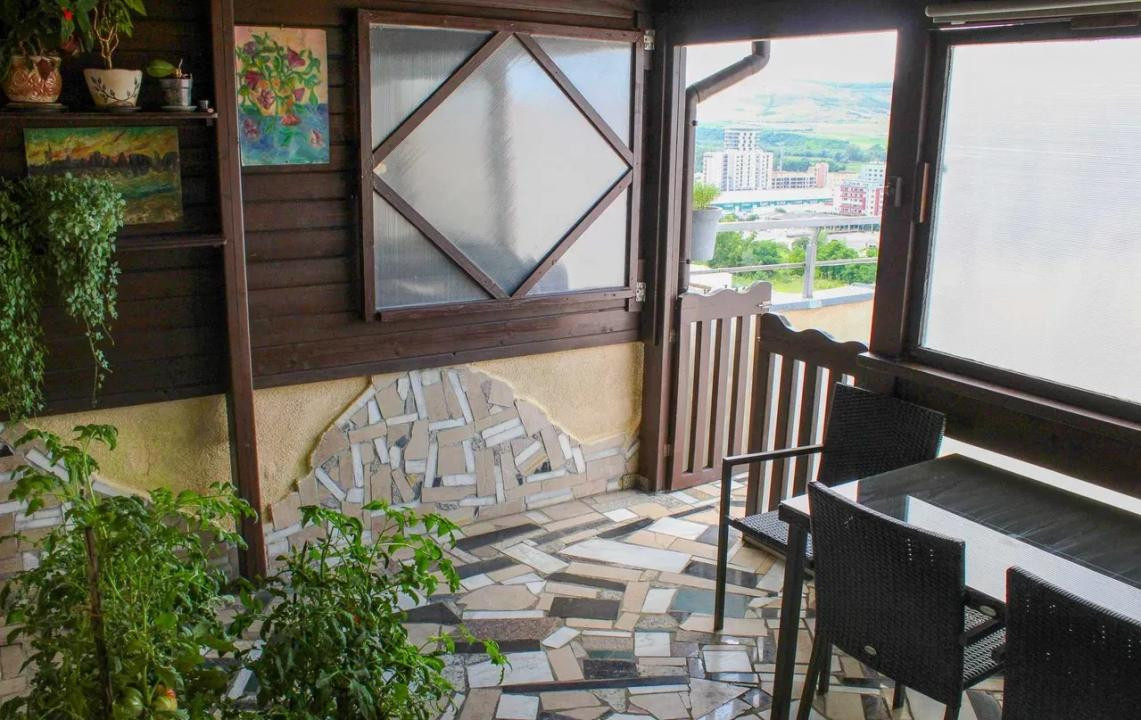 Apartament de vânzare 2 camere si terasa de 50 mp zona VIVO!