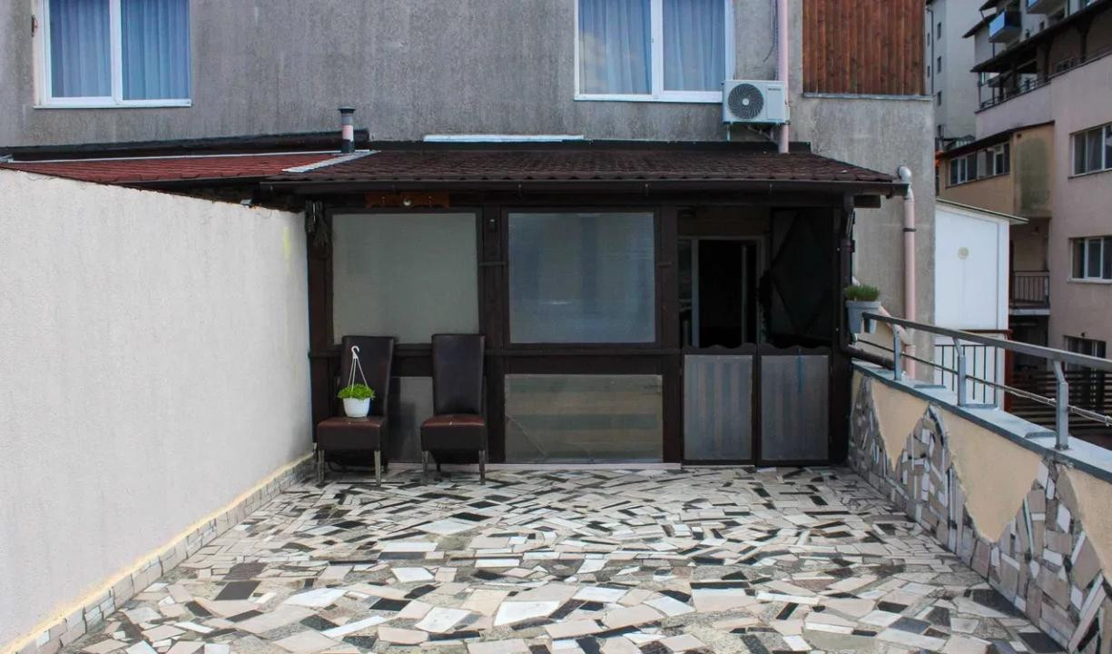 Apartament de vânzare 2 camere si terasa de 50 mp zona VIVO!