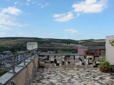 Apartament de vânzare 2 camere si terasa de 50 mp zona VIVO!