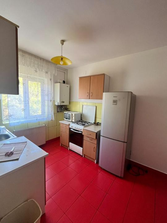 Apartament 1 camera decomandat 42 mp Zona Stejarului