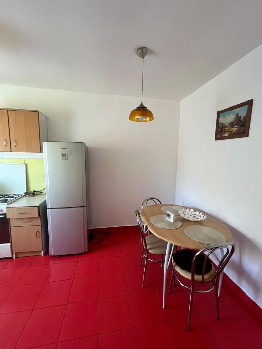 Apartament 1 camera decomandat 42 mp Zona Stejarului