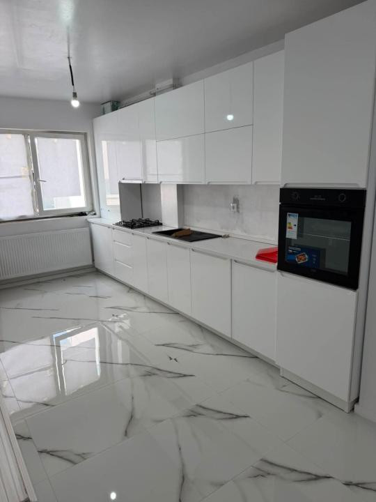 Apartament nou , 3 camere, parcare ,etaj 1